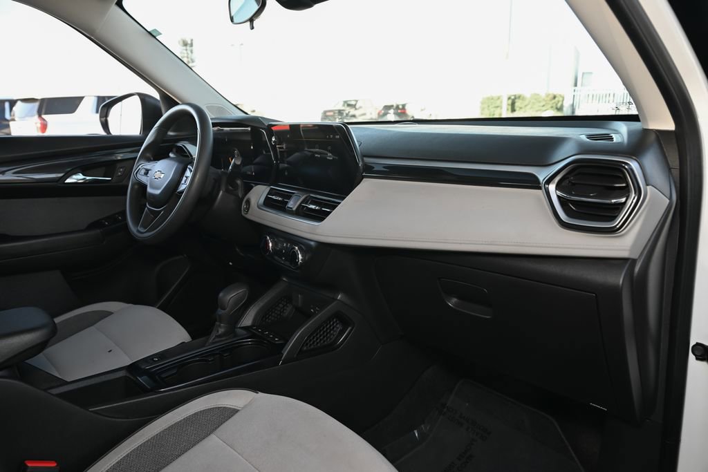 Used 2024 Chevrolet TrailBlazer LS image 38