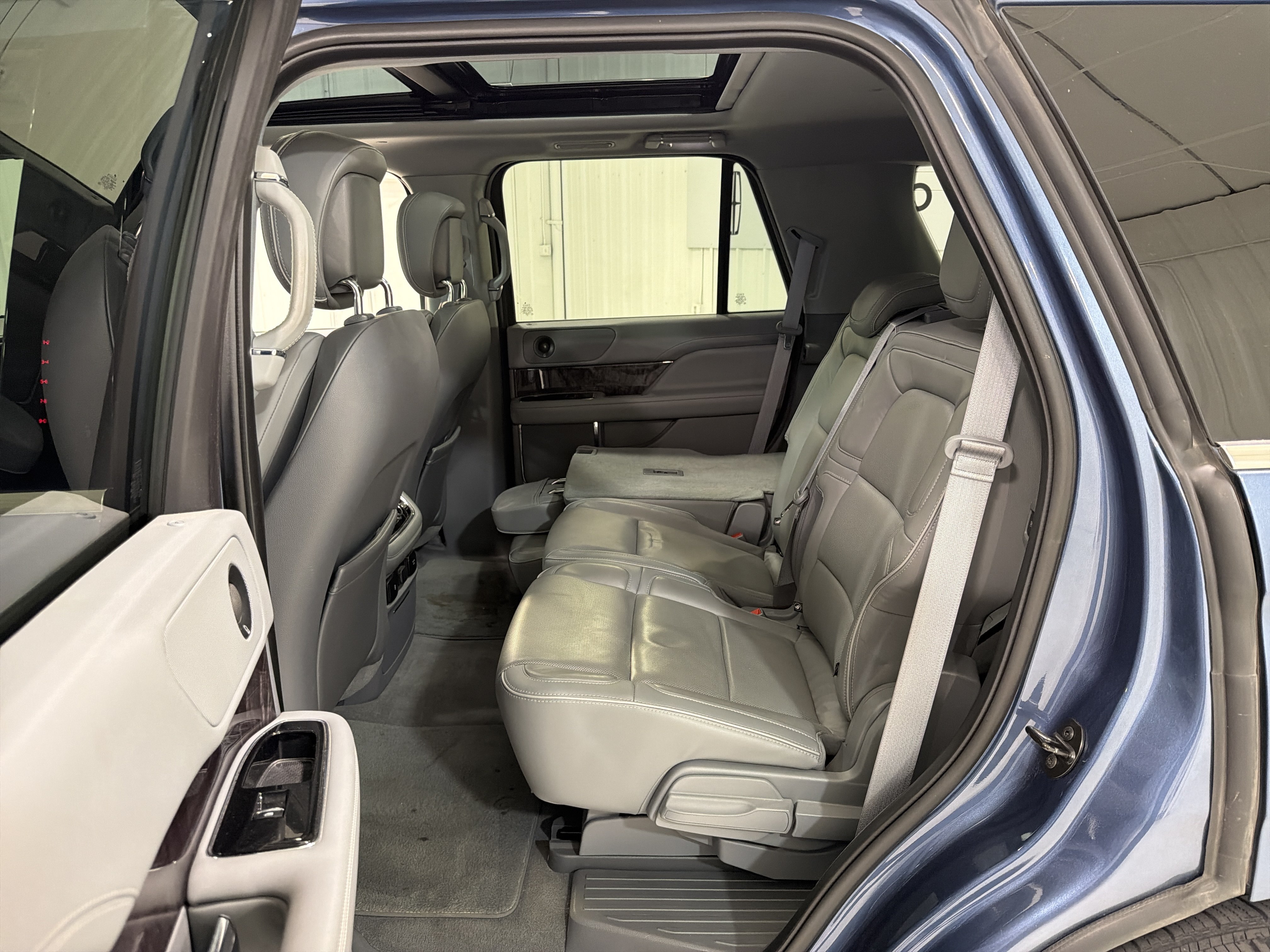 Used 2019 Lincoln Navigator Select RWD image 17