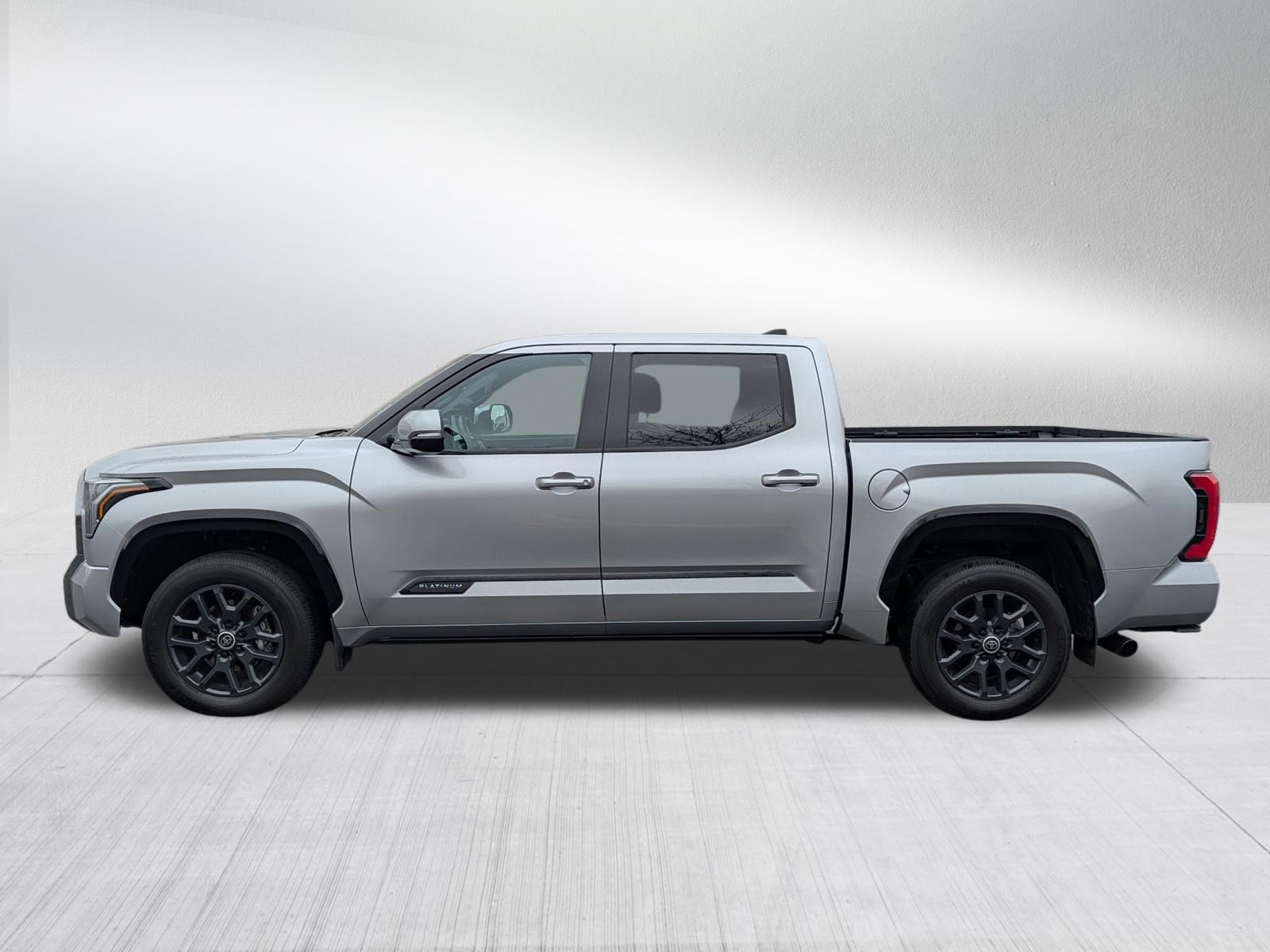 Used 2024 Toyota Tundra Platinum AWD/4WD image 4