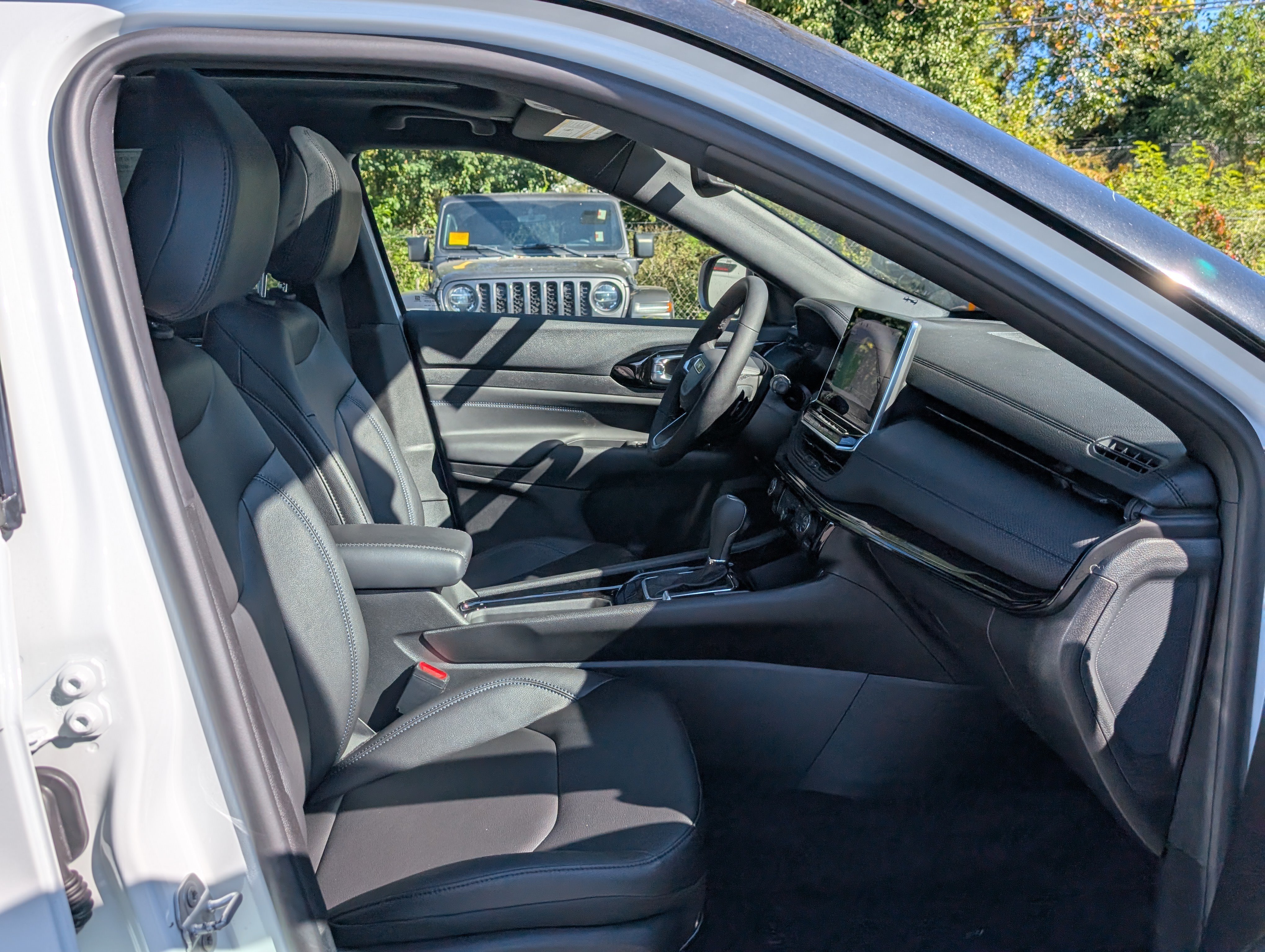 New 2026 Jeep Compass Limited w/ Sun, Sound & Navigation Group AWD/4WD image 9