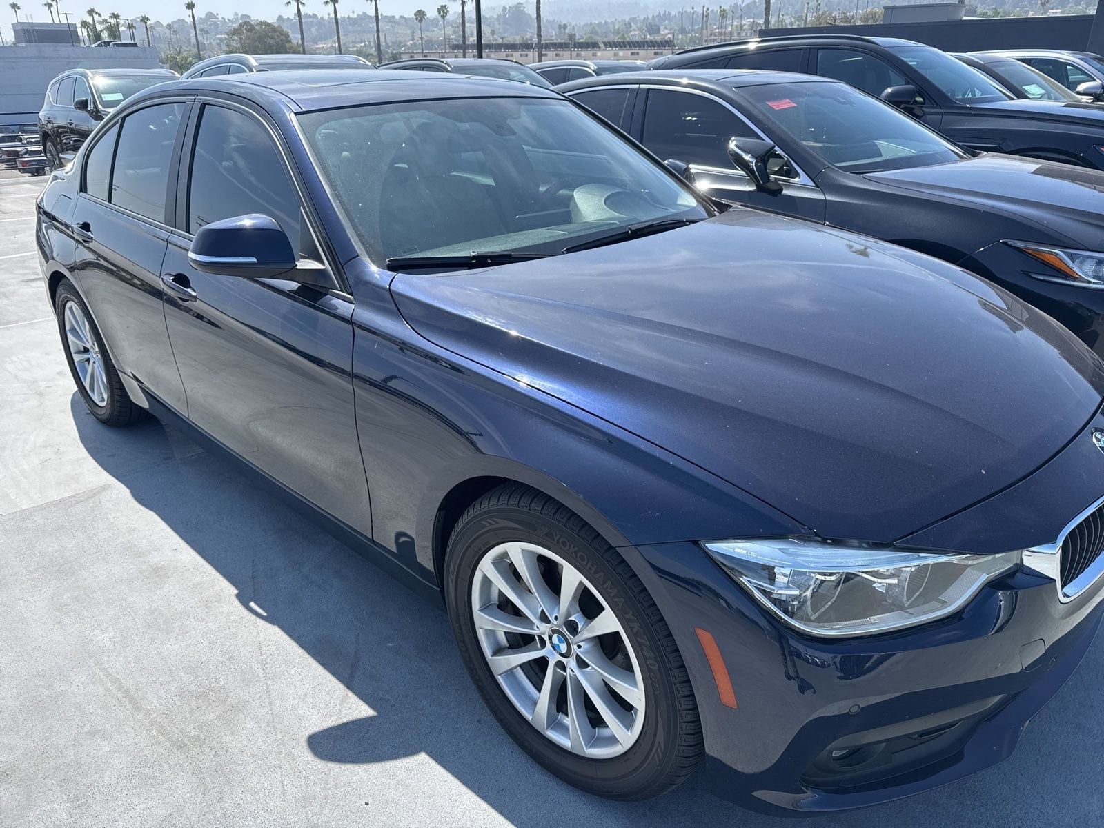 Used 2017 BMW 320i Sedan RWD image 1