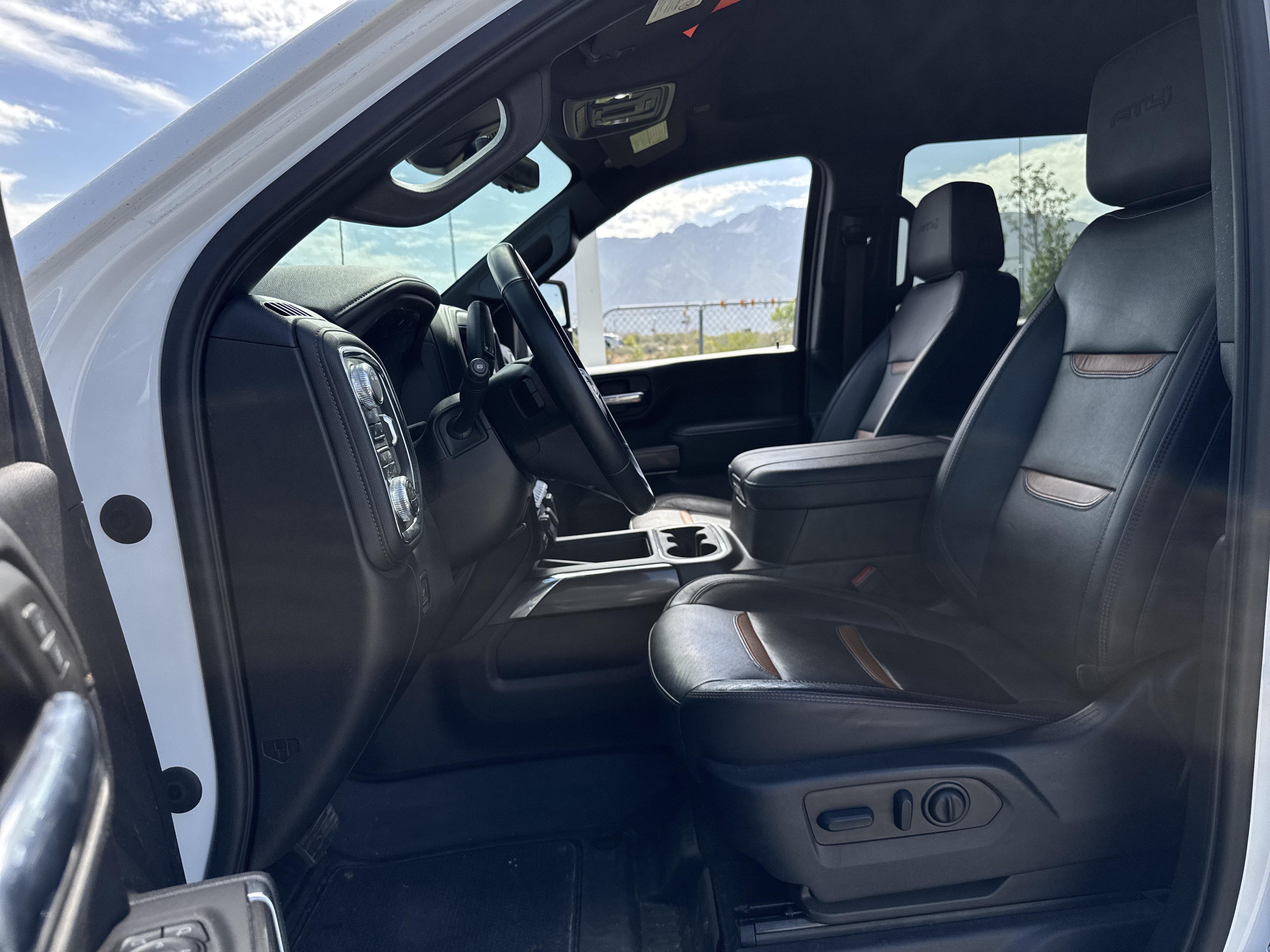 Used 2023 GMC Sierra 2500 AT4 w/ AT4 Preferred Package AWD/4WD image 19