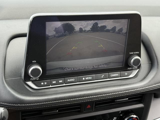 Used 2024 Nissan Rogue S AWD/4WD image 18