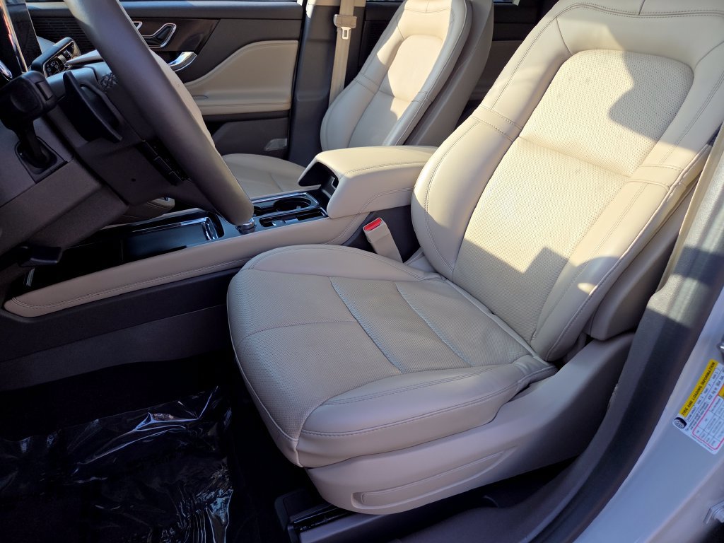 Used 2022 Lincoln Corsair AWD w/ Premium Package image 34