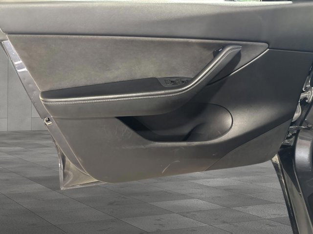 Used 2021 Tesla Model Y Long Range image 22