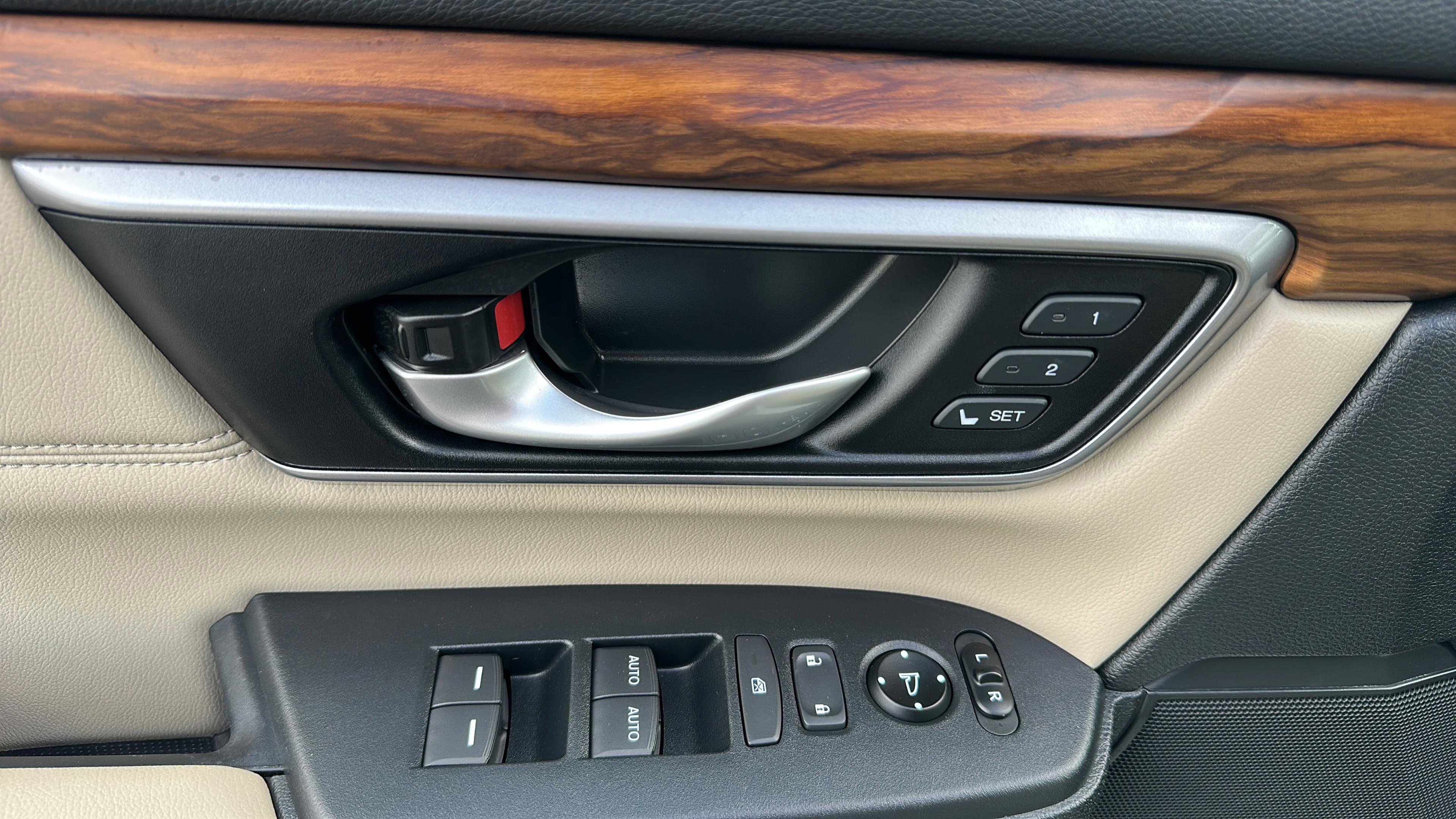 Used 2018 Honda CR-V Touring image 12