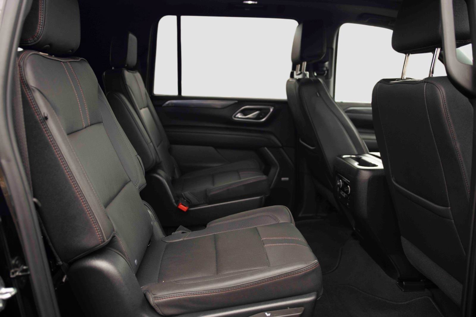 Used 2023 Chevrolet Suburban RST w/ Luxury Package AWD/4WD image 16