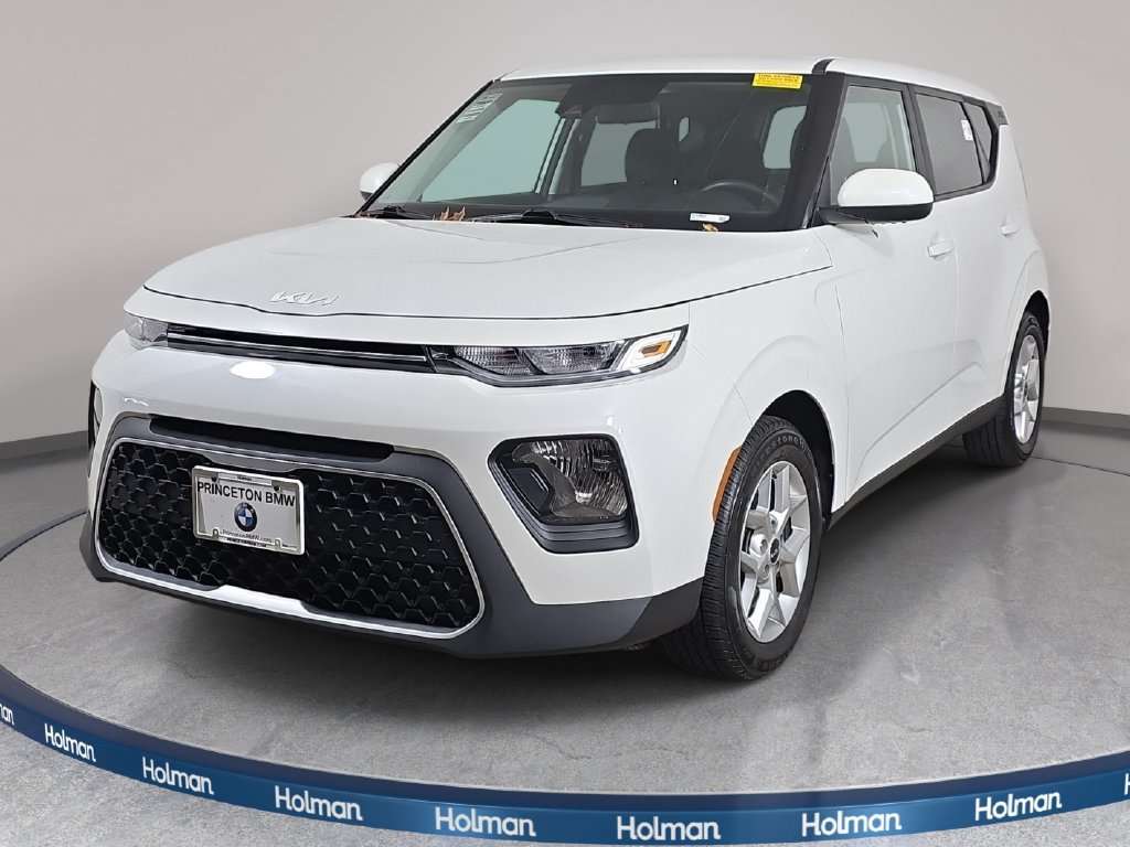 Used 2022 Kia Soul LX w/ Technology Package FWD image 1