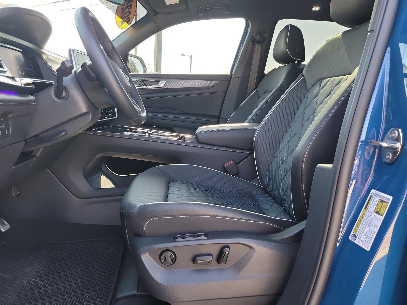 Used 2025 Volkswagen Atlas Cross Sport SEL Premium R-Line image 18