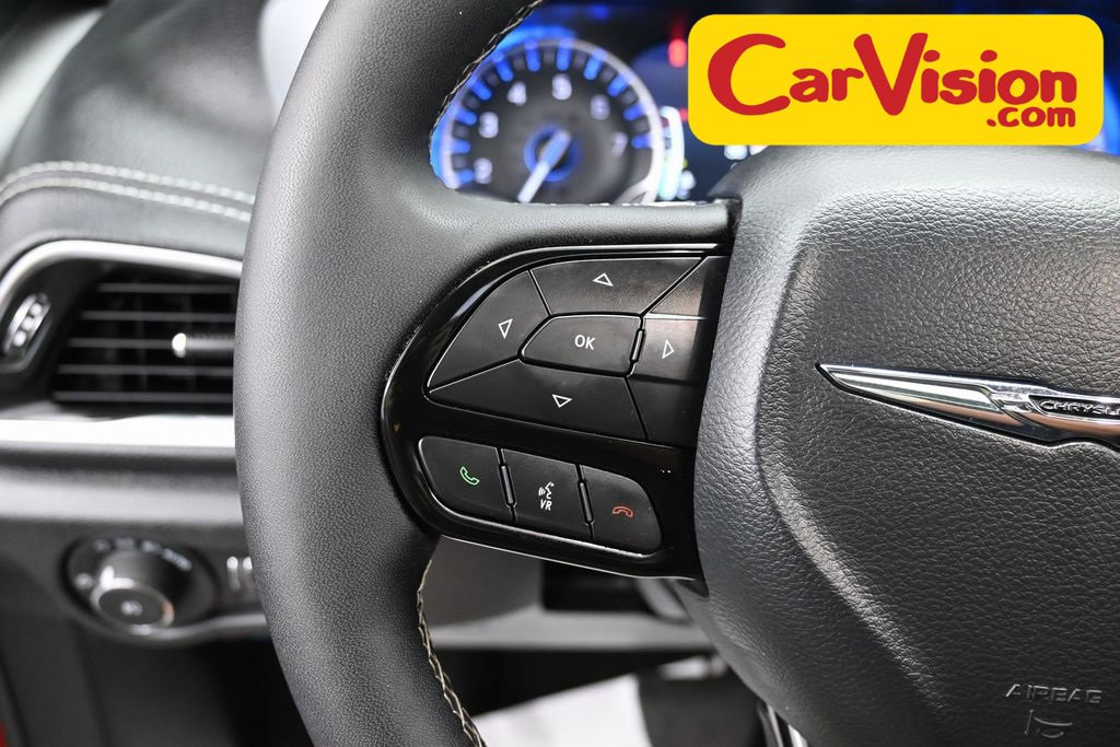 Used 2025 Chrysler Pacifica Limited image 18