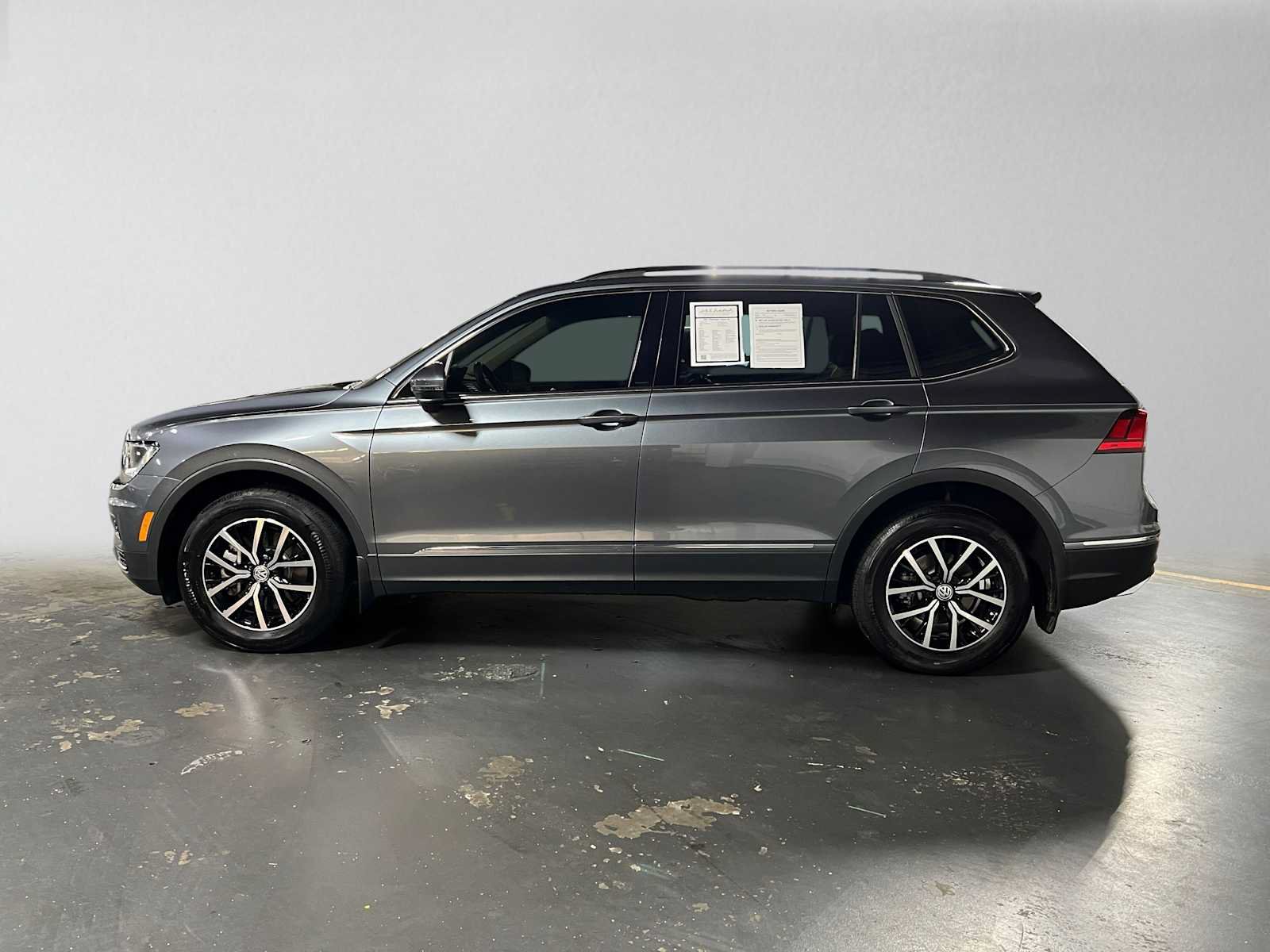 Used 2021 Volkswagen Tiguan SE w/ Panoramic Sunroof Package AWD/4WD image 6