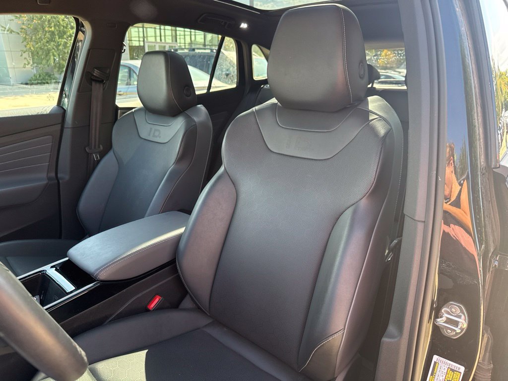 Used 2023 Volkswagen ID.4 Pro S AWD/4WD image 5