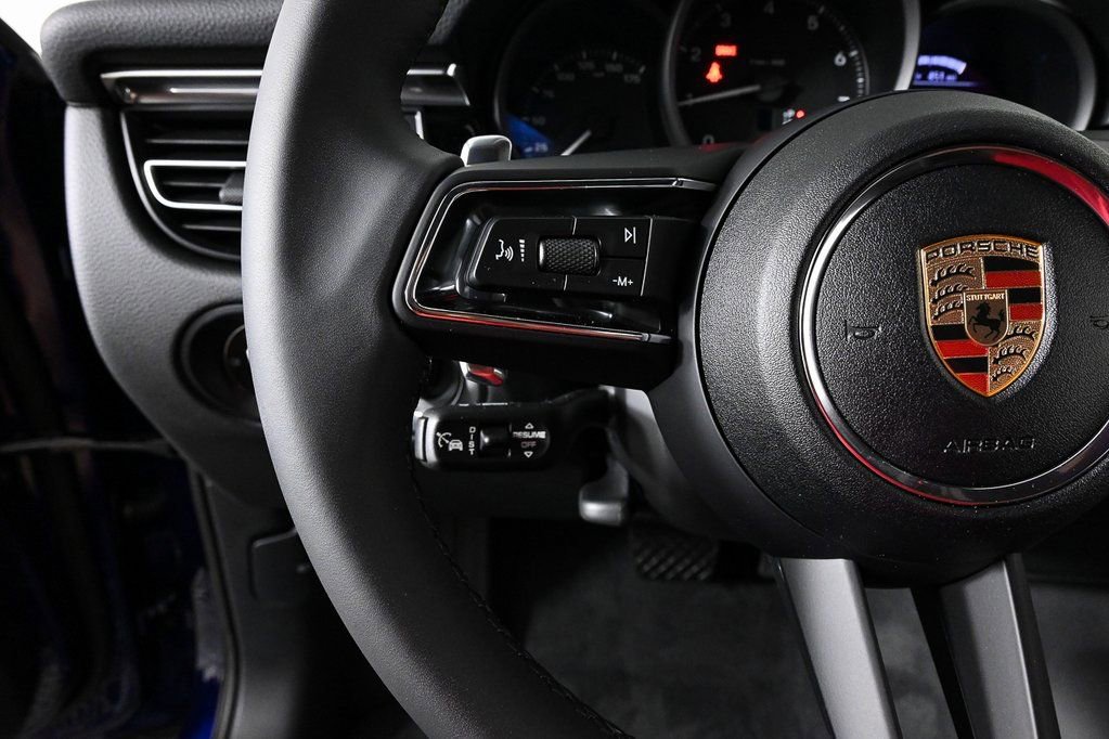 Used 2025 Porsche Macan image 10