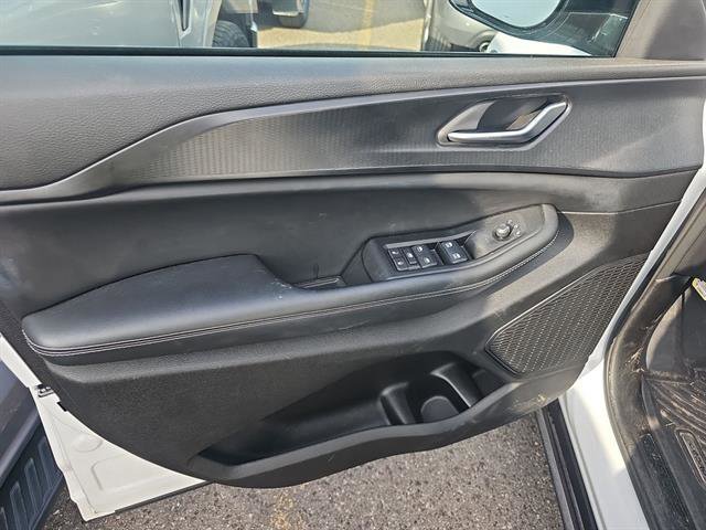 Used 2023 Jeep Grand Cherokee Altitude image 4