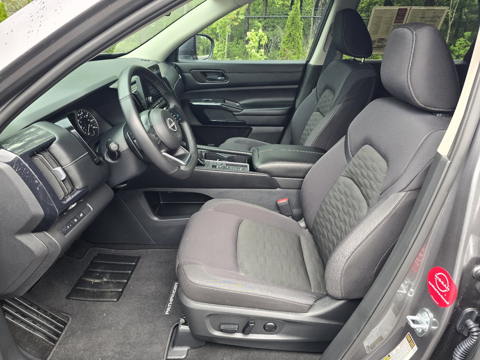 Used 2025 Nissan Pathfinder SV w/ SV Premium Package FWD image 12