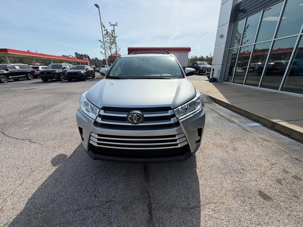 Used 2018 Toyota Highlander XLE FWD image 6