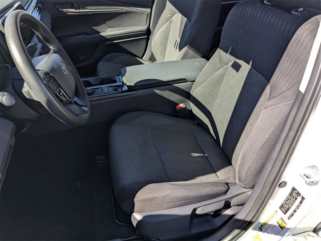 Used 2025 Toyota Camry SE image 17