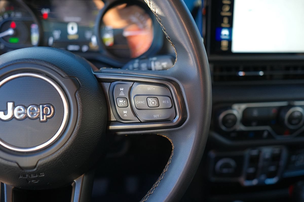 Used 2024 Jeep Wrangler Unlimited w/ Technology Group AWD/4WD image 18