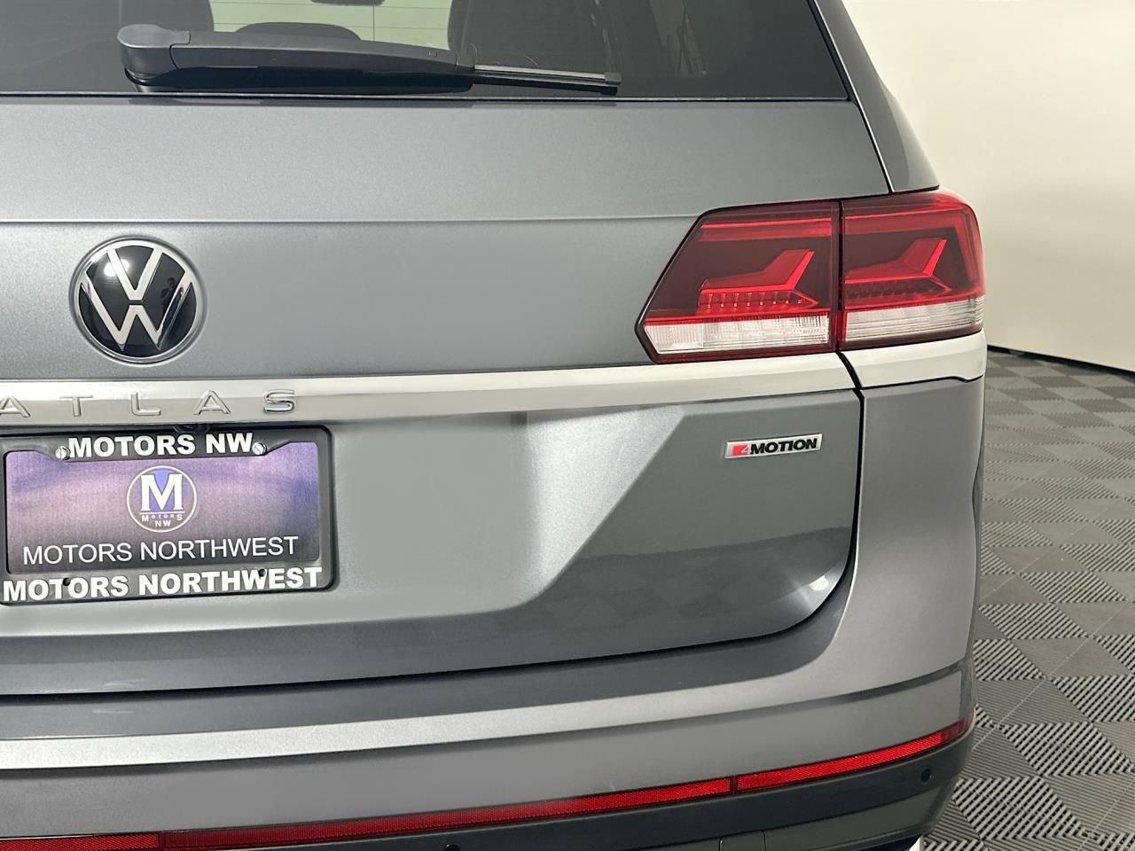 Used 2022 Volkswagen Atlas SE w/ Black Wheel Package image 11