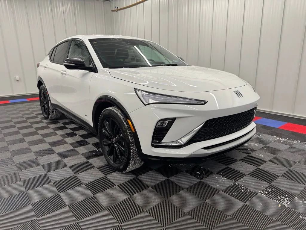 Used 2025 Buick Envista Sport Touring image 2