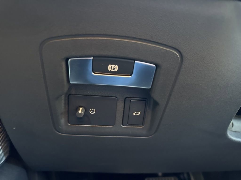 Used 2019 Land Rover Range Rover Velar R-Dynamic SE image 37