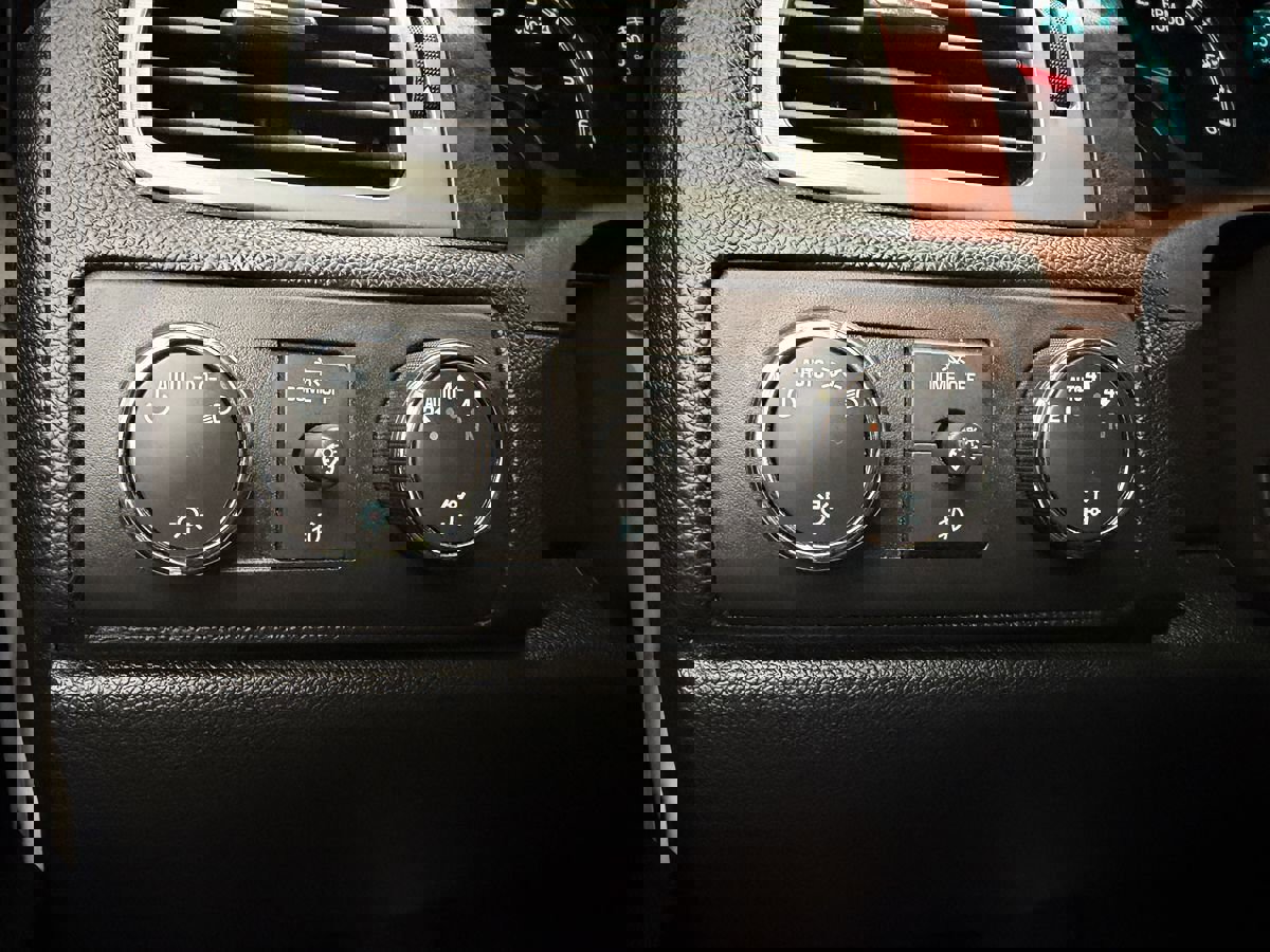 Used 2010 Chevrolet Avalanche LS w/ Interior Plus Package image 9