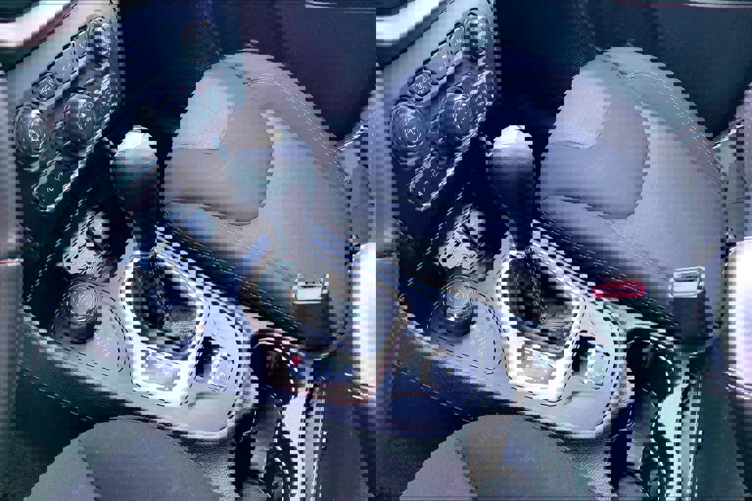 Used 2016 Jeep Cherokee Latitude w/ Cold Weather Group image 16