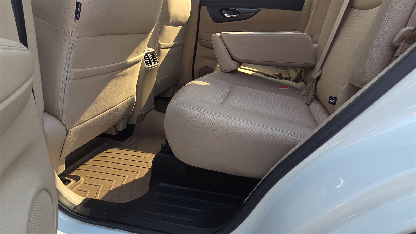 Used 2018 Nissan Rogue SV image 22