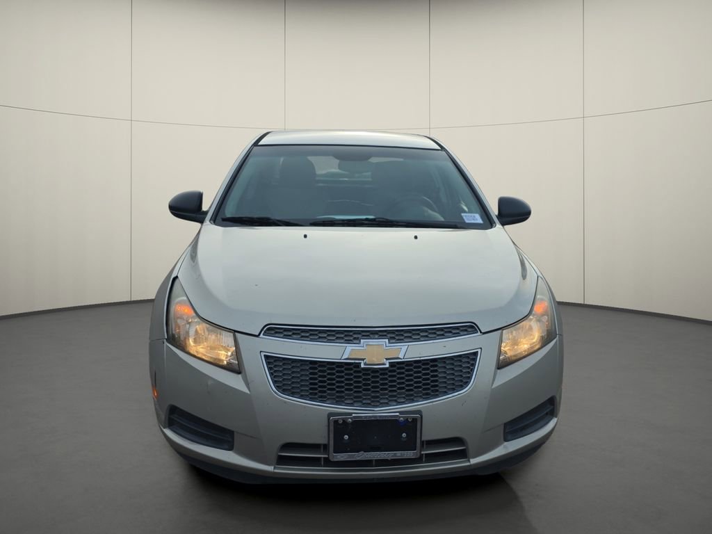 Used 2014 Chevrolet Cruze LS image 2