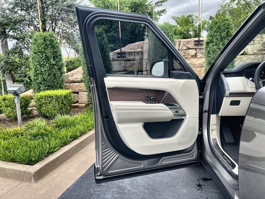 New 2026 Land Rover Range Rover SE AWD/4WD image 17