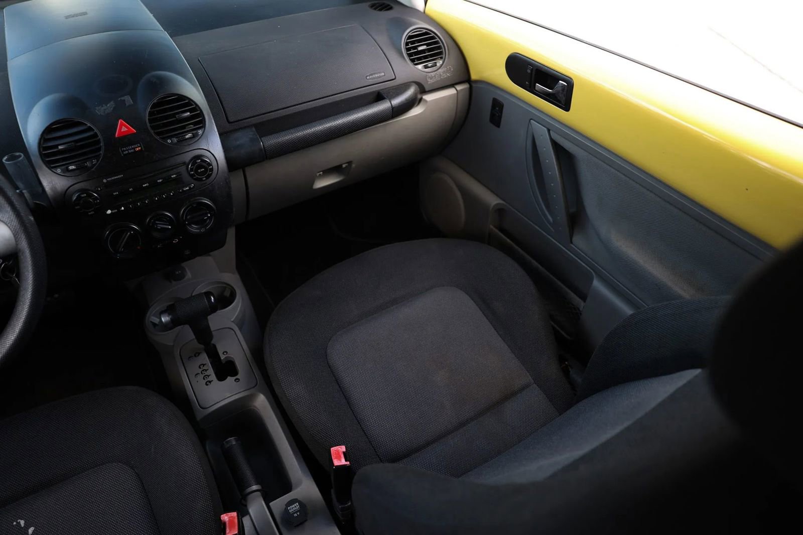 Used 2005 Volkswagen Beetle GL image 17