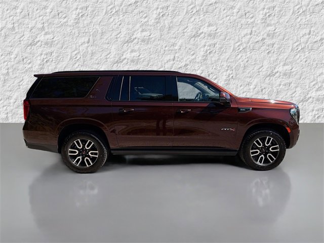 Used 2022 GMC Yukon XL AT4 image 2