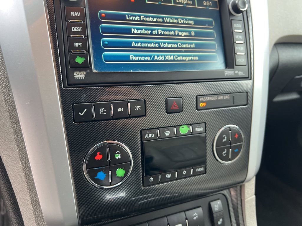 Used 2011 Chevrolet Traverse LTZ image 22