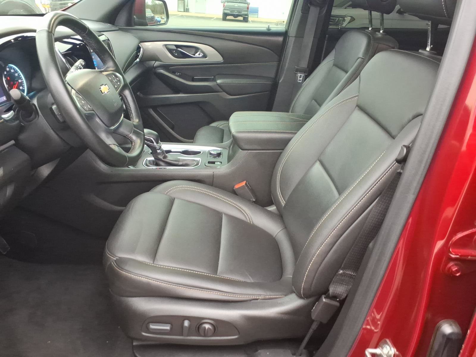 Used 2023 Chevrolet Traverse LT FWD image 15