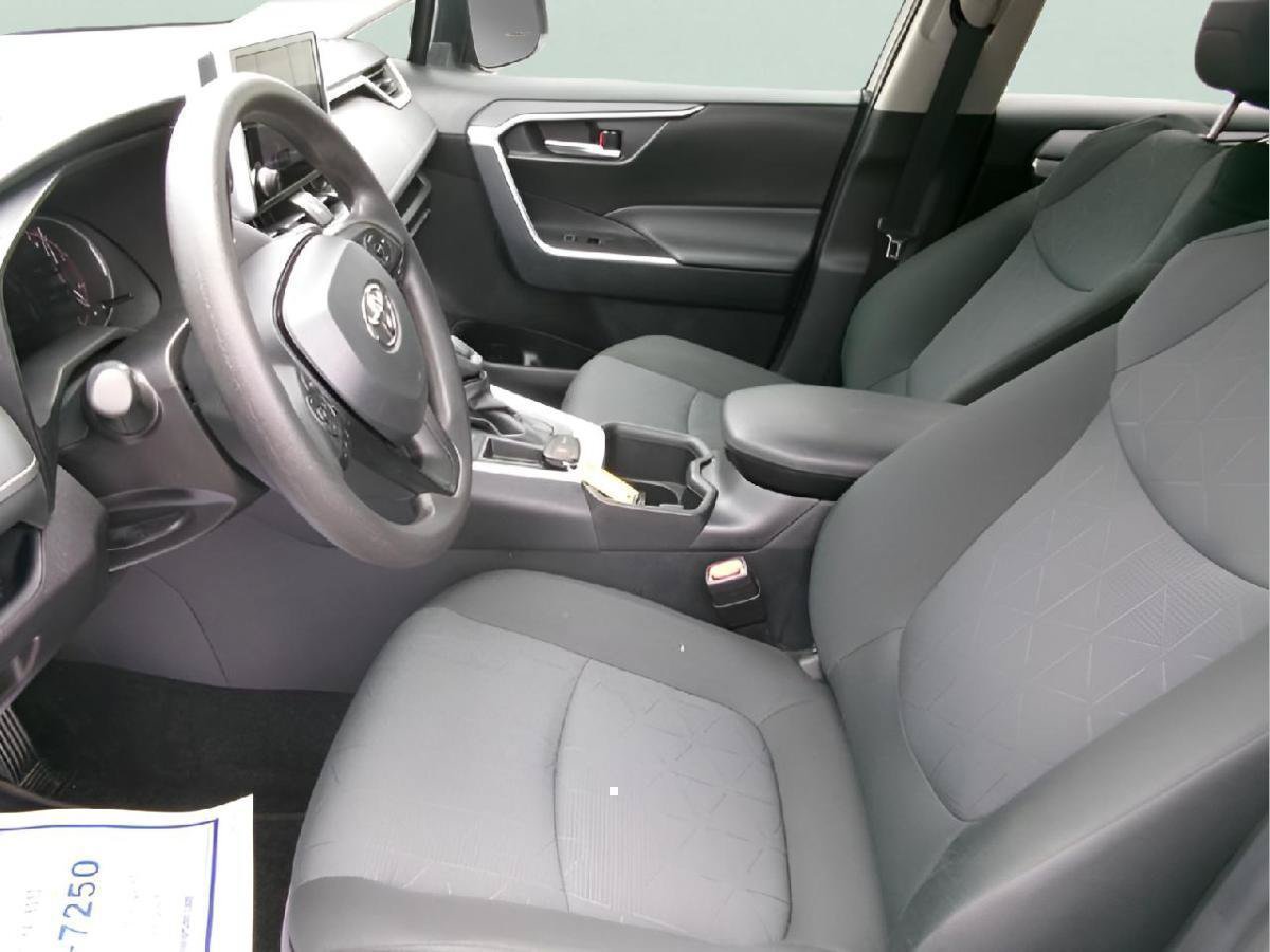 Used 2025 Toyota RAV4 XLE FWD image 13