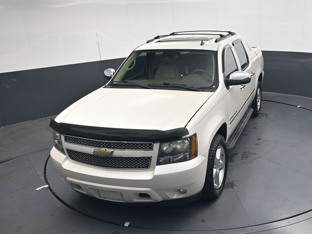 Used 2011 Chevrolet Avalanche LTZ AWD/4WD image 16