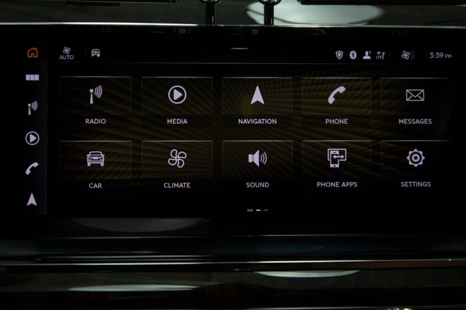 Used 2023 Bentley Bentayga Plug-In Hybrid image 35