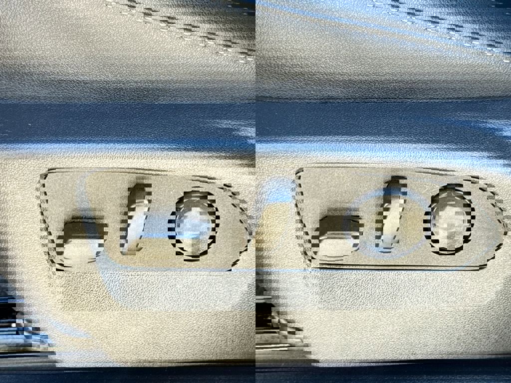 Used 2025 Chevrolet Silverado 1500 LT w/ Leather Package RWD image 15