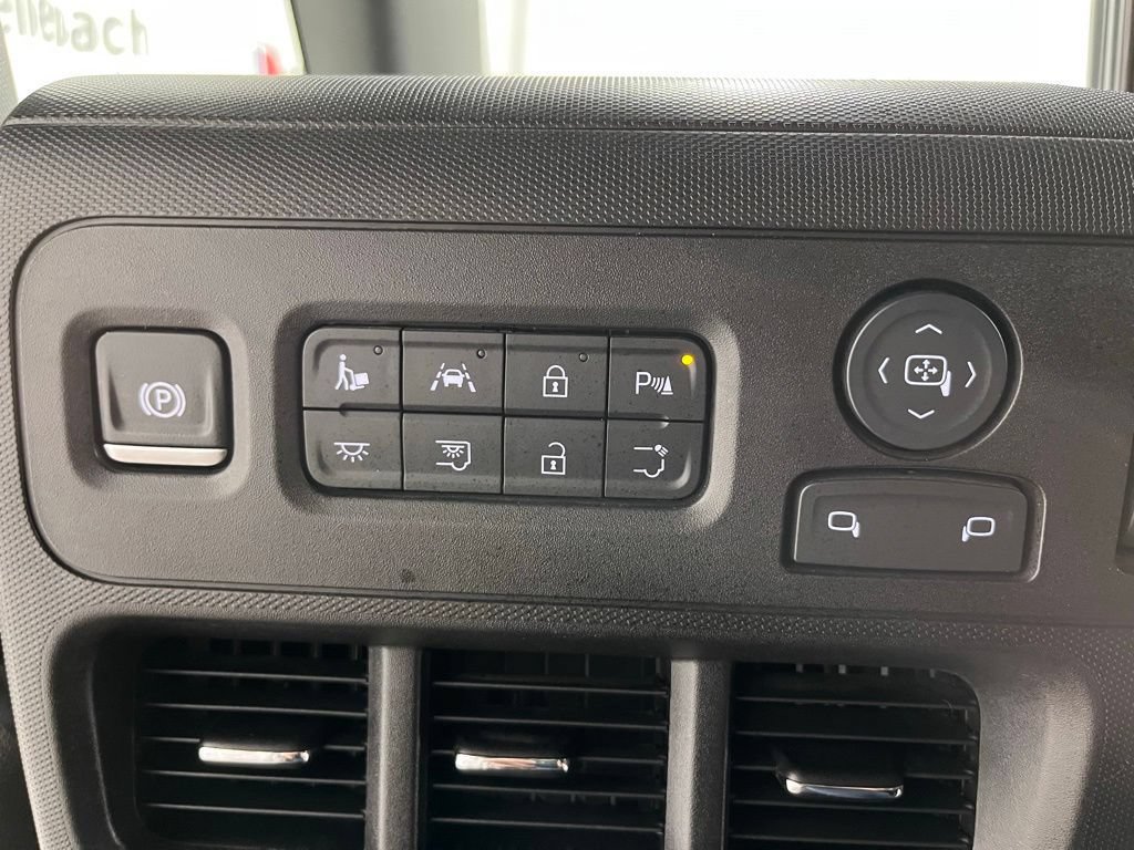 Used 2024 Chevrolet Brightdrop 400 w/ Commercial Equipment Package AWD/4WD image 19