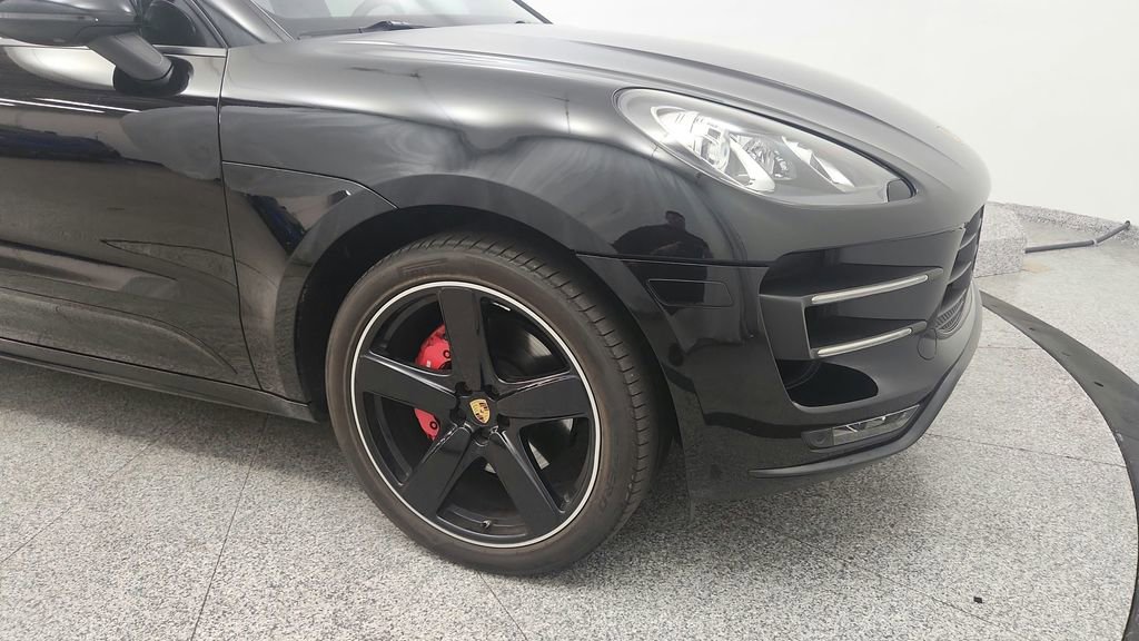 Used 2015 Porsche Macan Turbo image 25