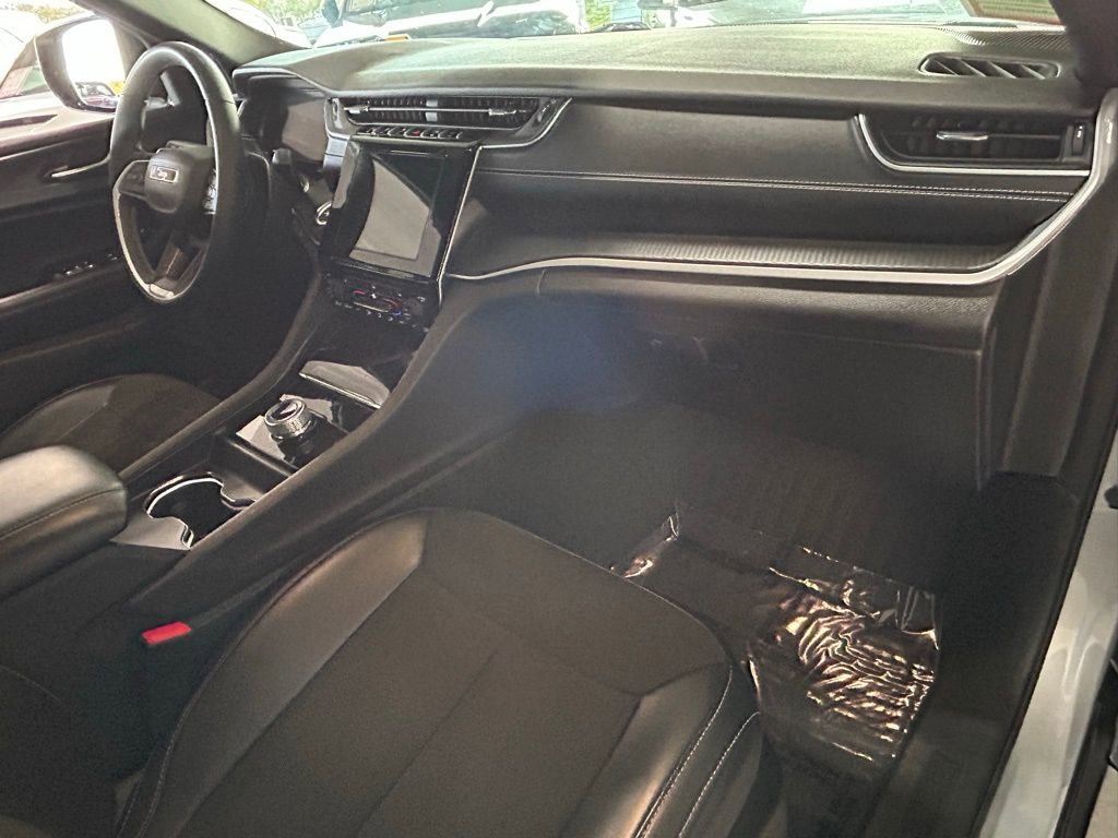 Used 2023 Jeep Grand Cherokee L Laredo image 12