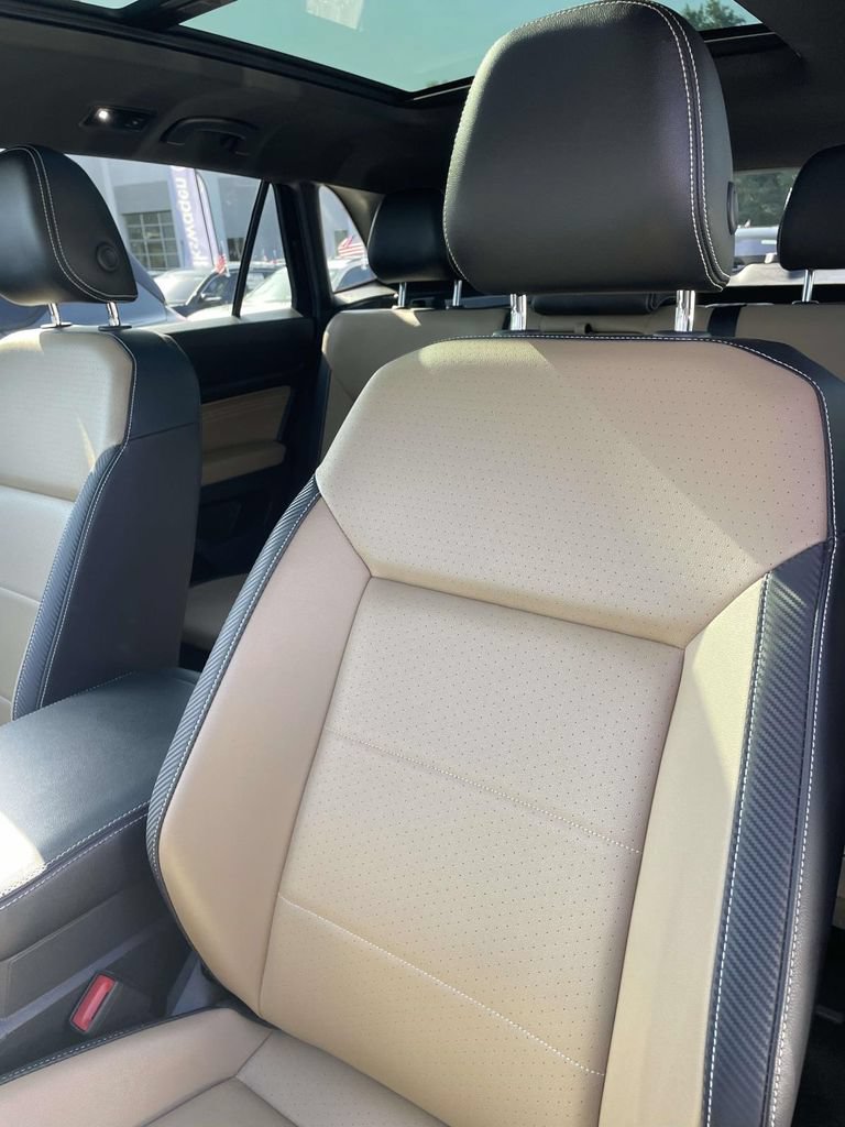 Certified 2021 Volkswagen Atlas Cross Sport SE w/ Panoramic Sunroof Package FWD image 18