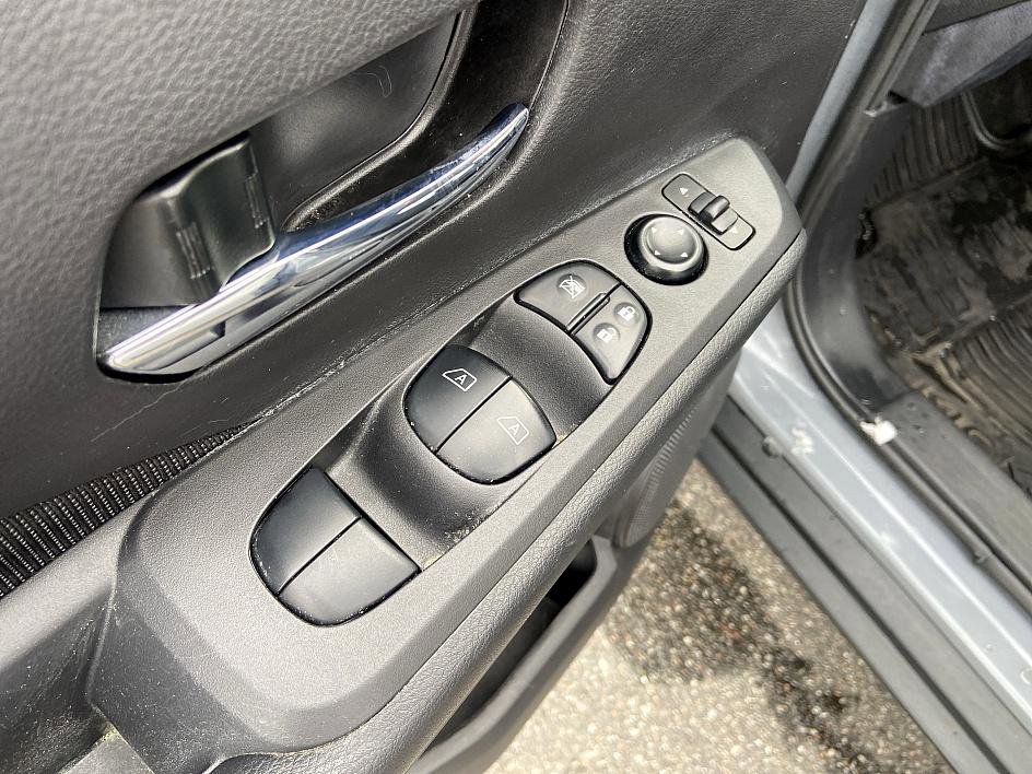 Certified 2021 Nissan Kicks SV image 10