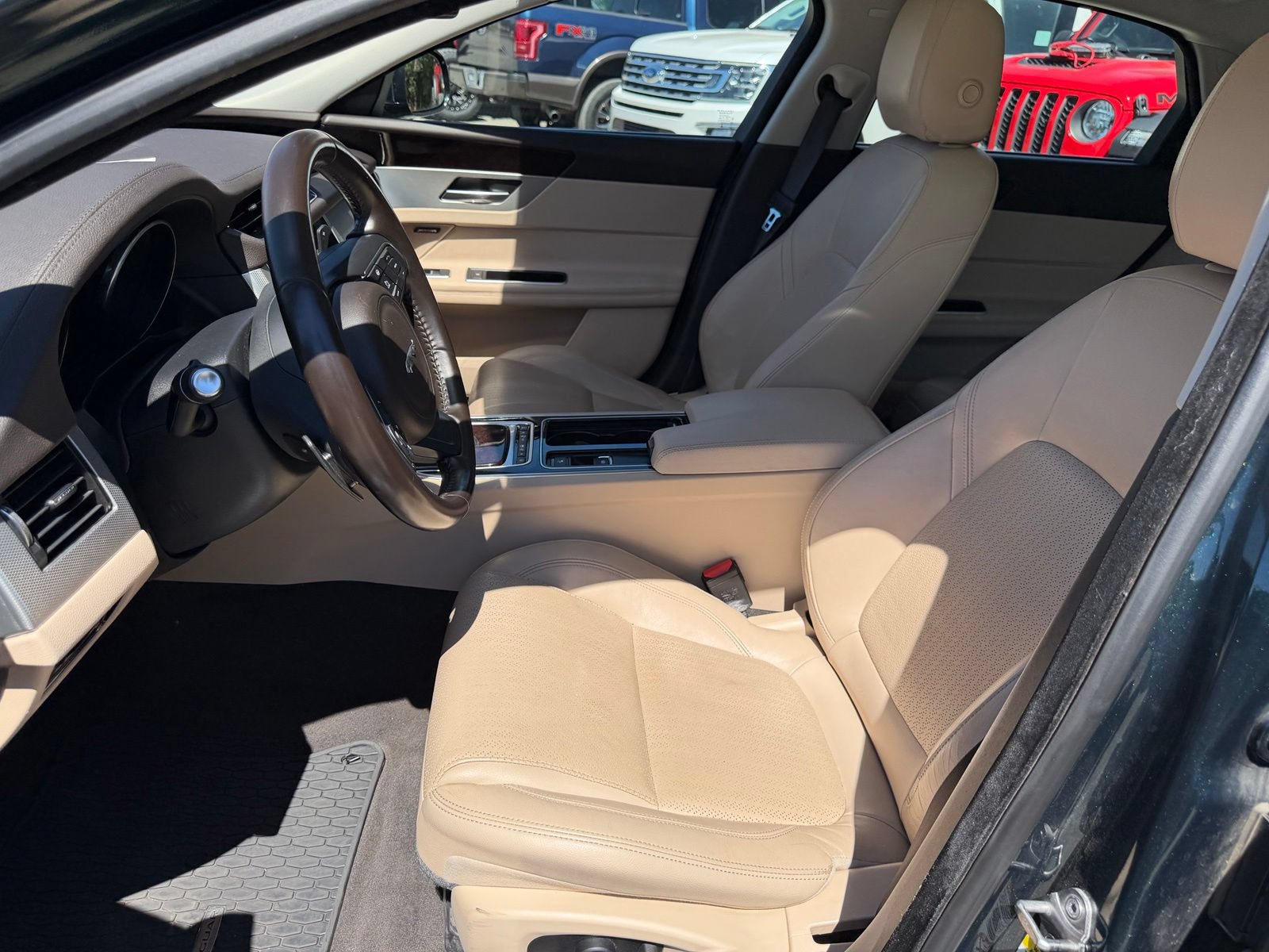 Used 2017 Jaguar XF Prestige RWD image 10