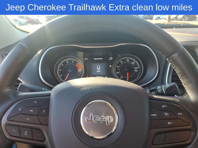 Used 2019 Jeep Cherokee Trailhawk w/ Comfort/Convenience Group AWD/4WD image 18