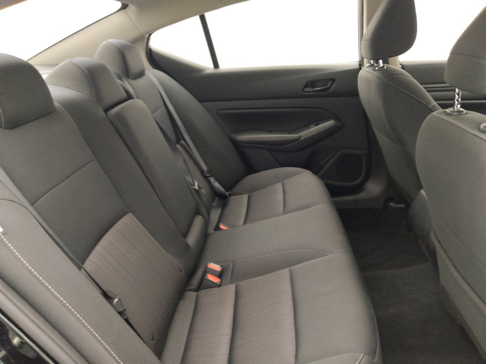Used 2025 Nissan Altima 2.5 SV FWD image 19