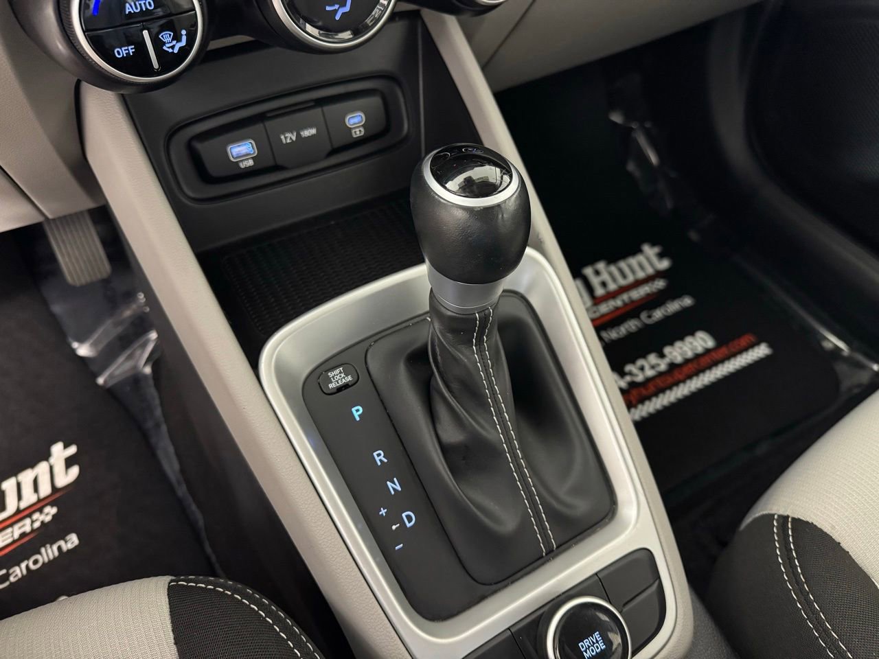 Used 2025 Hyundai Venue SEL image 19