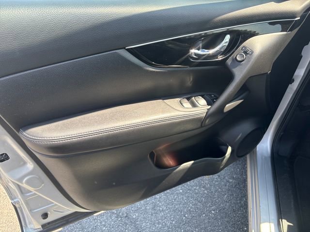 Used 2017 Nissan Rogue Sport SL w/ SL Premium Package image 15