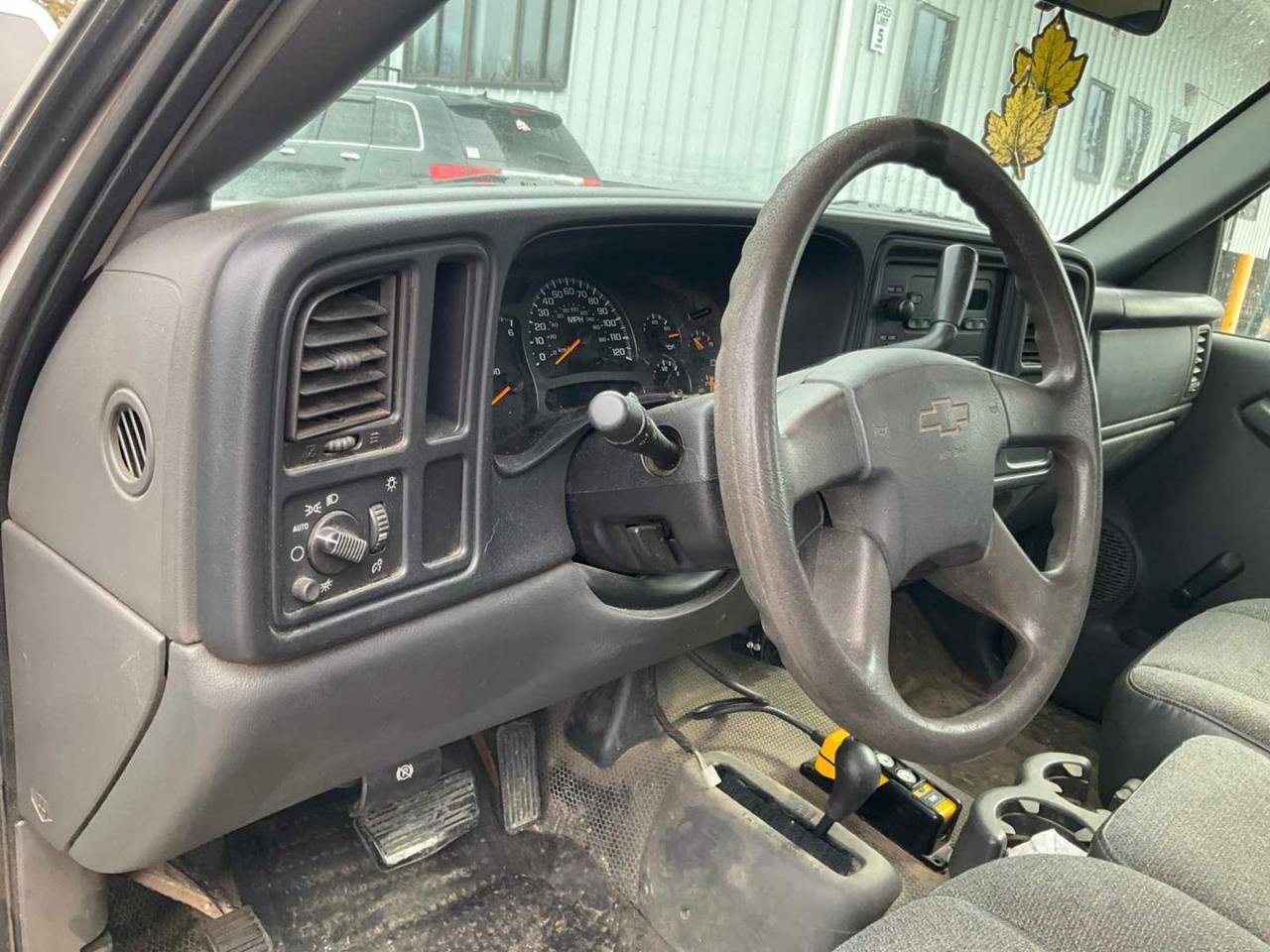 Used 2004 Chevrolet Silverado 3500 Reg Cab 137.0 WB, 60.4 CA 4W w/ Snow Plow Prep Package image 9