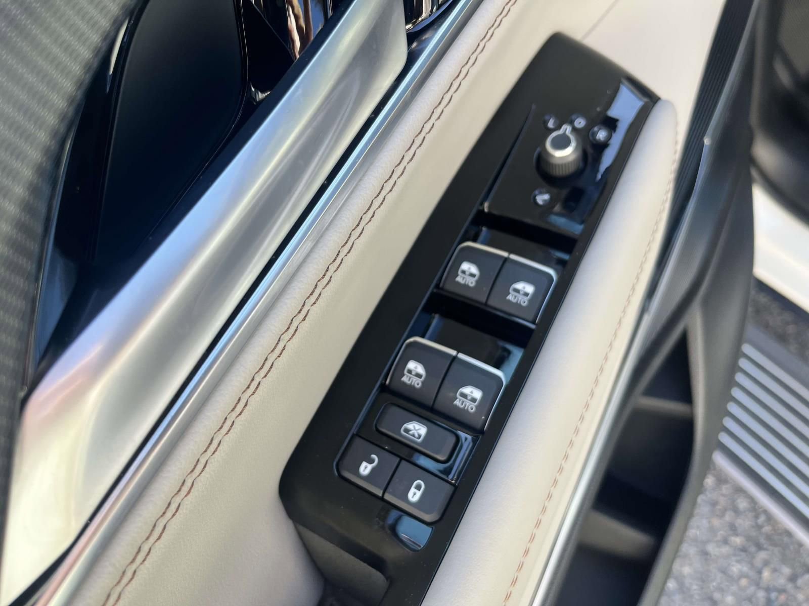New 2026 Jeep Grand Wagoneer L Summit w/ Rear Seat Video Group I AWD/4WD image 18